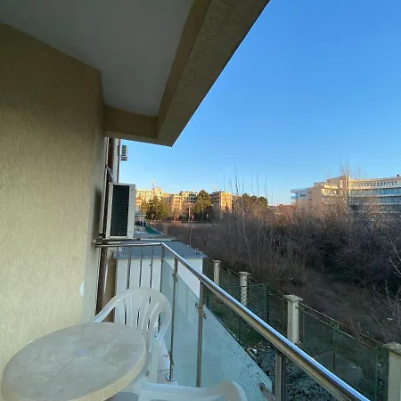 Vechna R 7 Sunny Apartament